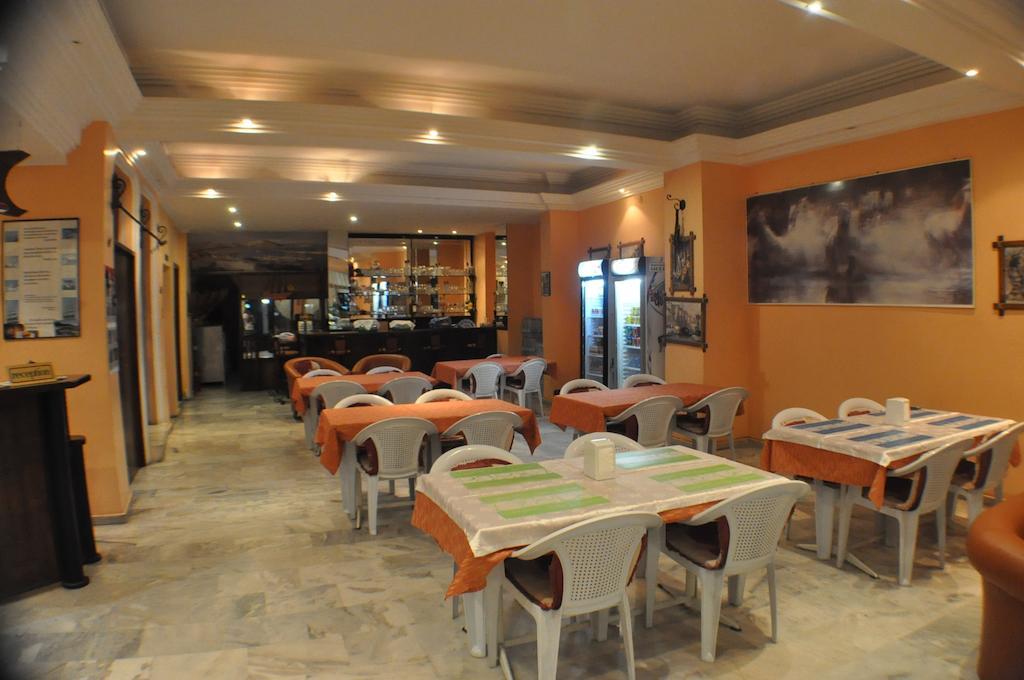Akerdem Hotel Kusadası Exteriör bild